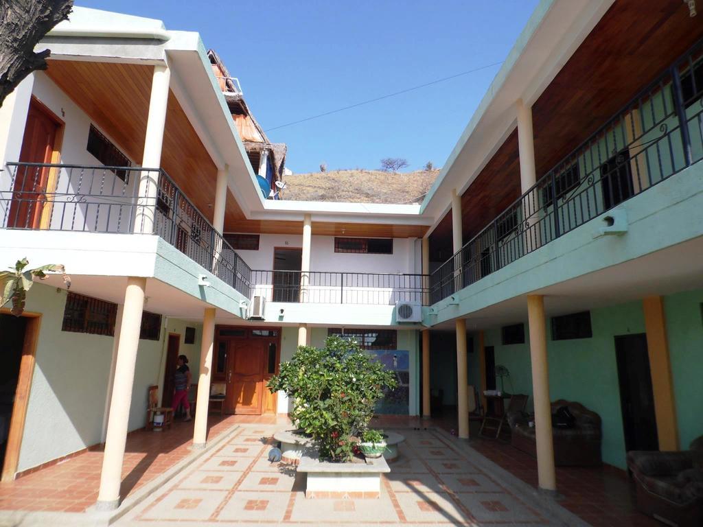 Hostal Dumbira 塔甘加 外观 照片
